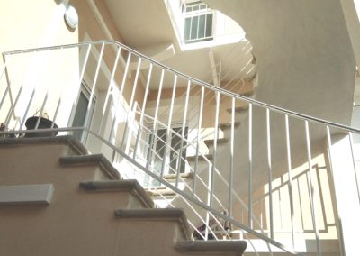 Rénovation de l'escalier d'un immeuble de rapport par RenovMyInvest (après)